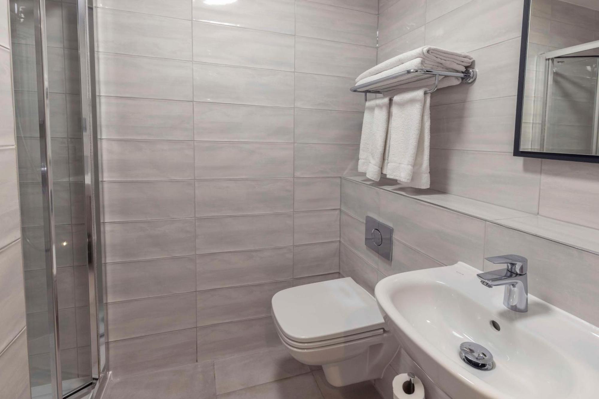 Best Western Kensington Olympia Hotel London Exterior photo