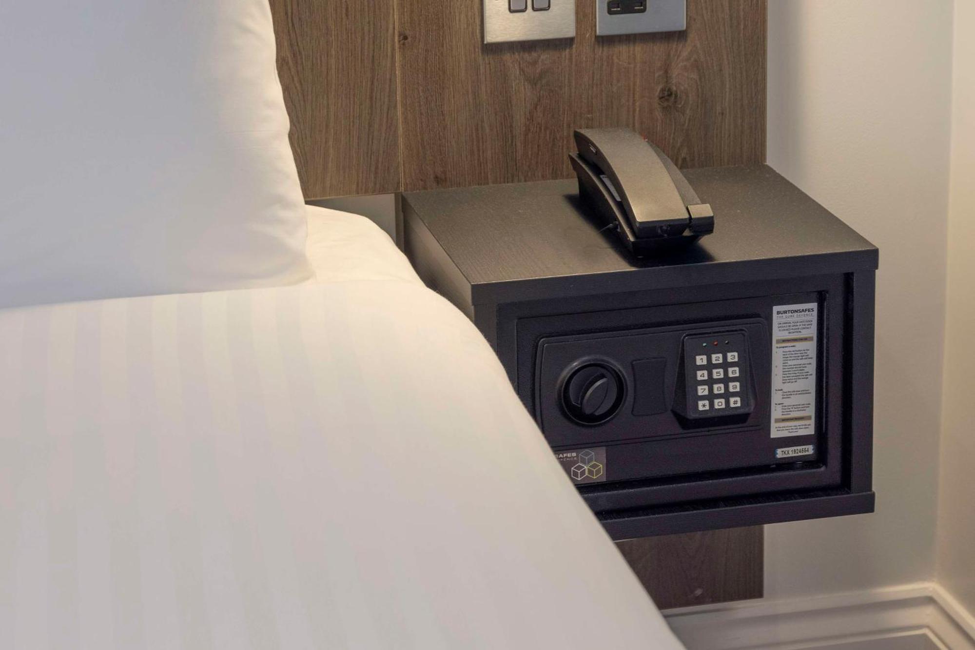 Best Western Kensington Olympia Hotel London Exterior photo
