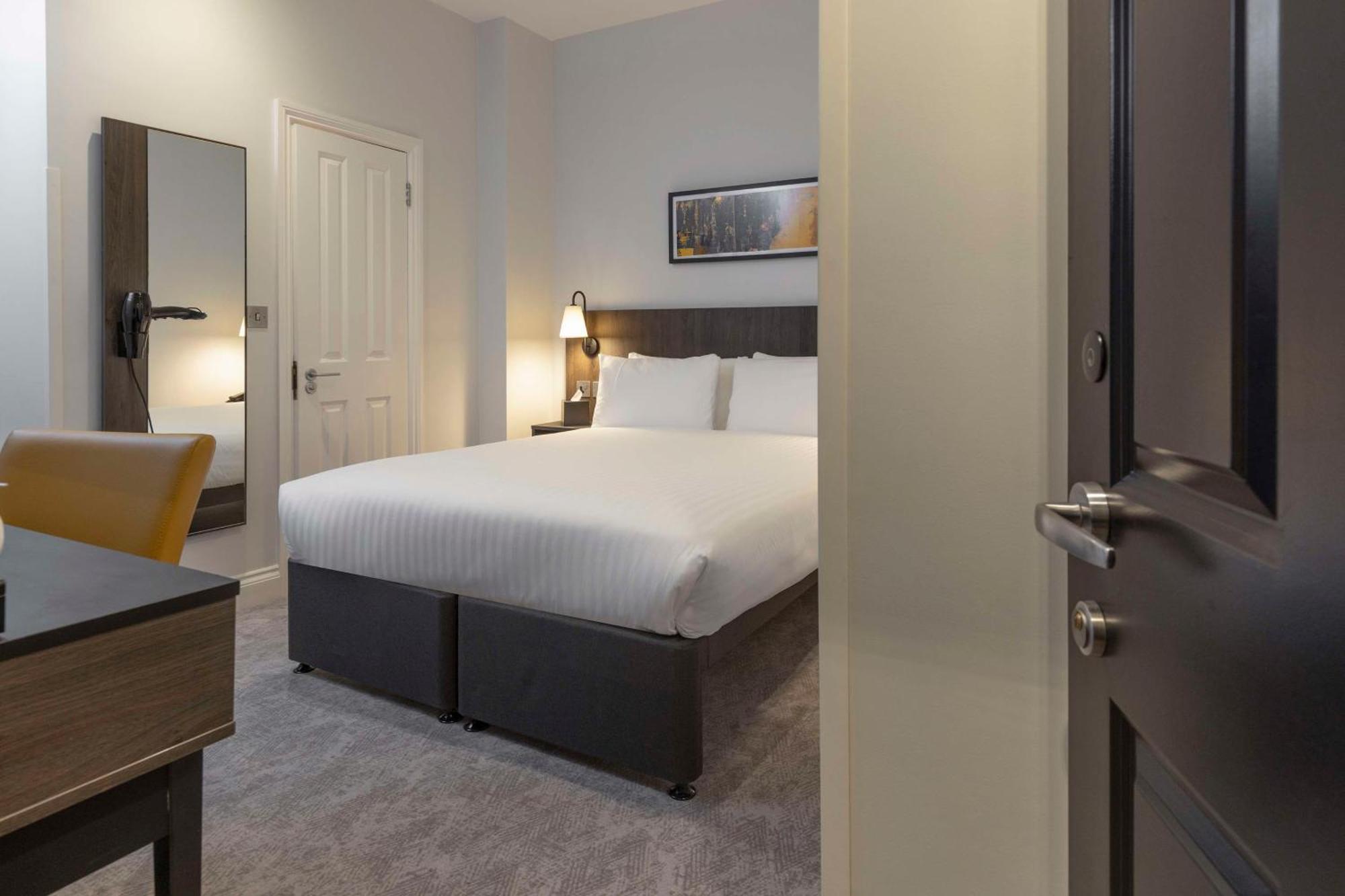 Best Western Kensington Olympia Hotel London Exterior photo