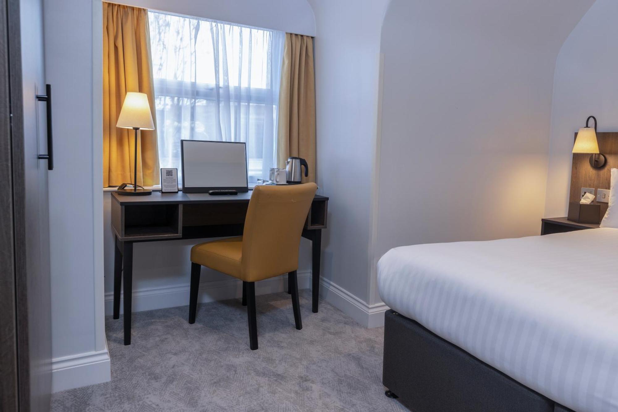 Best Western Kensington Olympia Hotel London Exterior photo