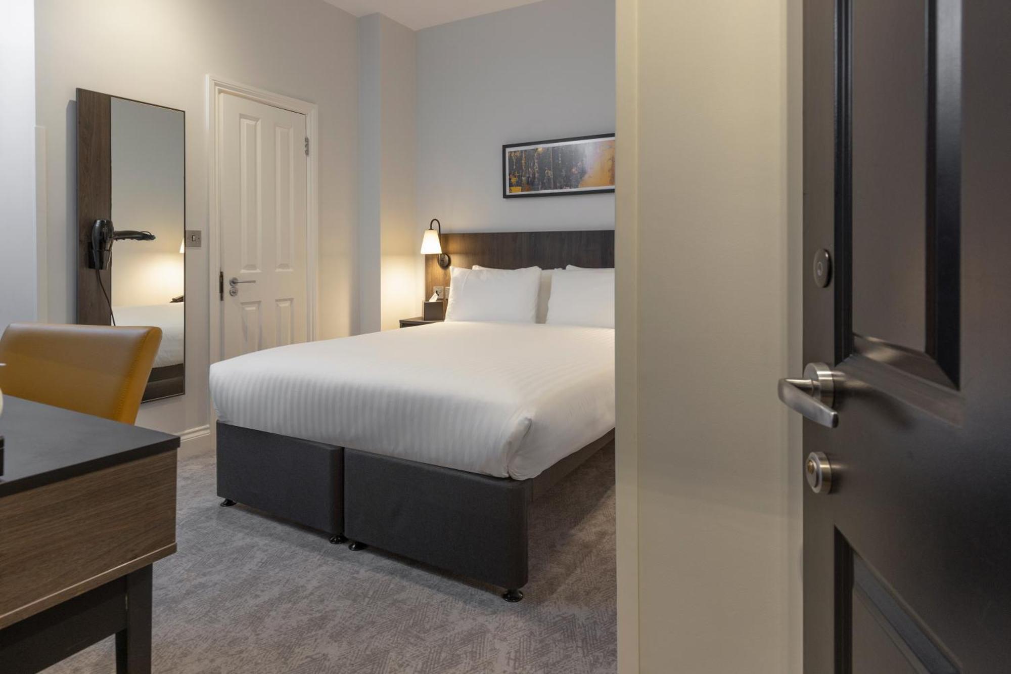 Best Western Kensington Olympia Hotel London Exterior photo