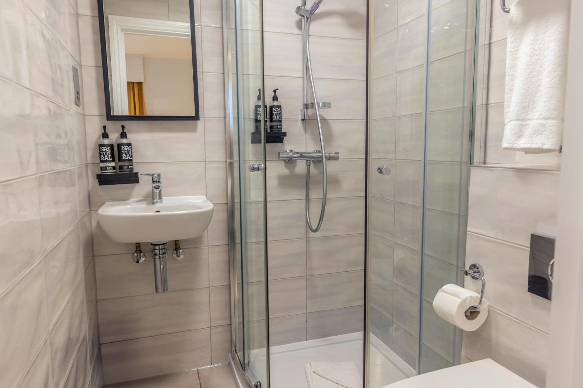Best Western Kensington Olympia Hotel London Exterior photo