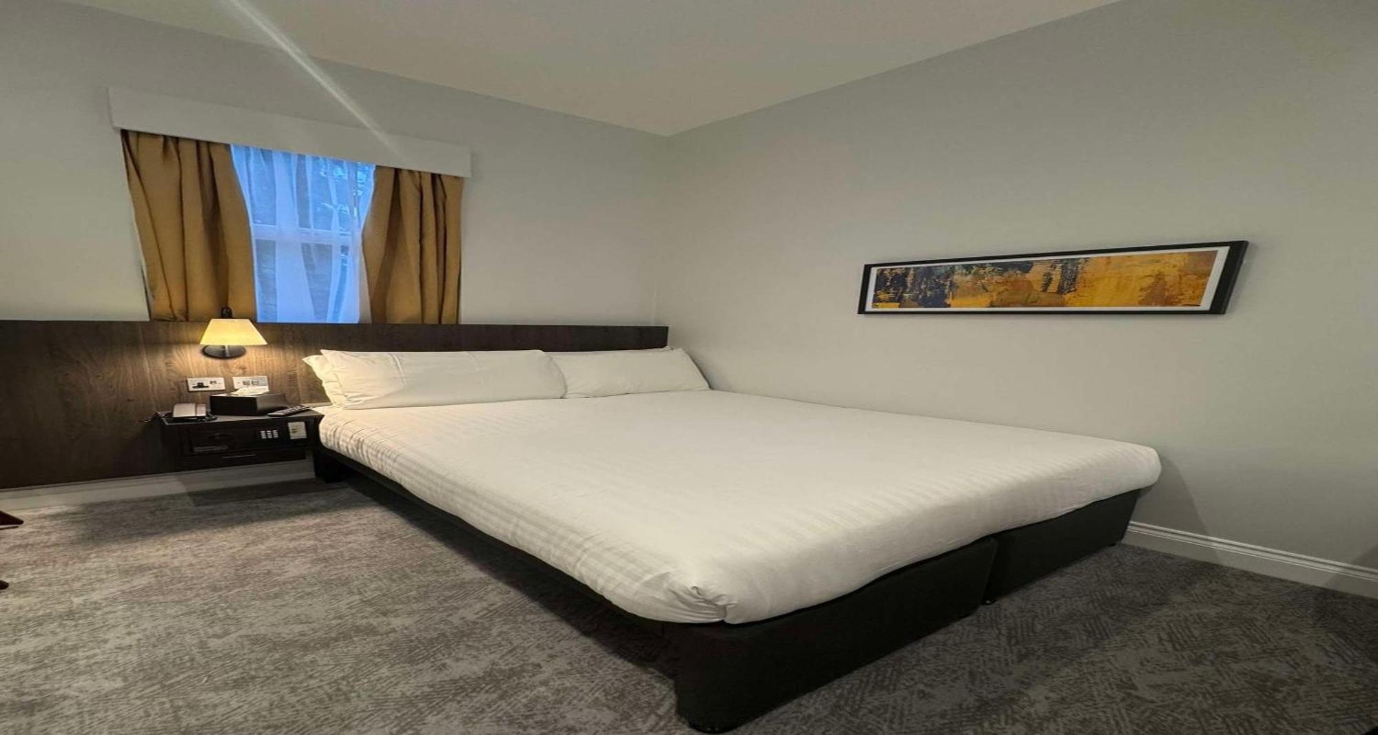 Best Western Kensington Olympia Hotel London Exterior photo